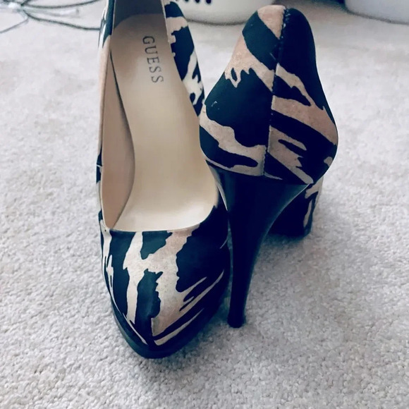 CHIC STATEMENT GUESS ZEBRA /TIGER PRINT IN NEUTRAL COLORS PLATFORM HEEL SIZE 8 - Picture 11 of 12